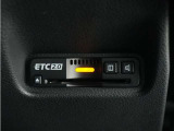 ◆ETC2.0装着◆進化したドライブ体験。料金収受システムだけだったETCが生まれ変わって、高速道路を賢く使うETC2.0に進化しました。多彩な情報サービスが便利で快適なドライブ体験を提供します。