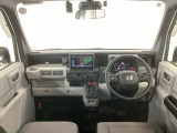 【前方視界】開放的な前方視界!運転がしやすく疲れにくいです♪窓が大きく、見通しがとっても良いおクルマですよ♪