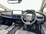 運転席まわりです。 各操作スイッチは使いやすい位置に配置されてます。