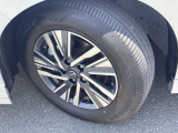 純正アルミホイールが車両とマッチしています!