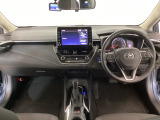 ドライバーを包み込むように、ディスプレーやスイッチ、コンソールを配置。座った瞬間から運転への期待が。空間そのものの心地よさにこだわっています。