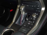 電動パーキングブレーキ・ブレーキホールドを装備してます。ホールド機能は信号待ちが多い一般道で疲労軽減になり、大好評です!
