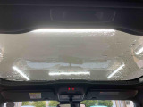 最も気になる室内は、特にこだわってクリーニングしております。マットやシートだけではなく、エアコンの吹き出し口やドアノブの隙間など、様々なブラシや道具を使い分けて、隅々までクリーニングしております。