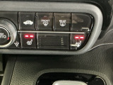 運転席/助手席シートヒーターで寒い日もすぐに温かくなり快適に過ごせます。2段階の温度調整が可能です