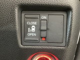 【片側パワースライドドア】片側がパワースライドドアになっており、運転席のスイッチやスマートキーでも開閉が可能です!開口部も広いので乗り降りも楽々♪