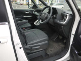 運転者にとっては日々使用することとなる運転席です。運転席が快適だと運転に集中することができますね。