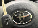 【キーレス】少し離れた場所からでもボタン一つでドアの開錠・施錠ができるのでとっても便利!ドアの鍵穴周りに傷をつけることもありません♪