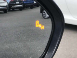 BSM(ブラインドスポットモニタリング)付き!車線変更の際、ドアミラーに映っていない斜め後方のクルマの存在に気が付かず・・・なんてことをサポートしてくれます!