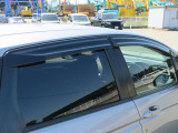 「ドアバイザー」車内の換気に効果を発揮する、便利アイテムです。