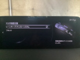 ハンドル操作をアシストすることにより車線からの逸脱回避を支援します。