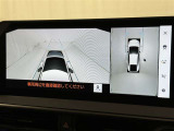 パノラミックビューモニターを装備。駐車場や交差点でクルマを真上から見るように周囲を確認できます。機能の詳細は販売店スタッフまでおたずねください。