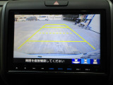 バックカメラの画像です。ガイドラインがスムースな車庫入れをサポートいたします。車庫入れの安心感がアップしますね。