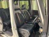 乗降がしやすい運転席。高さが調節できて小柄な方でも運転しやすいポジションをとることができます。