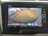 【リアカメラ】運転が苦手な方も車庫入れラクラクです!ギアをリバースに入れれば自動的にモニターが切り換わりますので、面倒な操作は不要です。狭い駐車場もお車を傷つけず安心です!
