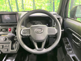 インテリアに合わせたデザインのステアリングは、運転される方のことも考え、運転しやすい形状、大きさです。是非一度、実際に触ってお確かめください。
