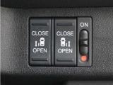 ◆両側電動スライドドア◆狭い駐車場でも乗り降りが楽々♪お子様が隣の車にドアを当ててしまう心配もございません!小さなお子様連れの方もこれで安心。