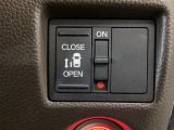 【パワースライドドア】助手席側がパワースライドドアになっており、運転席のスイッチやスマートキーでも開閉が可能です!開口部も広いので乗り降りも楽々♪