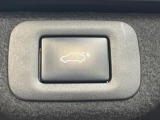 【パワーバックドア】スマートキーや運転席のボタンを押すだけでリアゲートが自動で開閉します!荷物を持っている時や、高い位置にあるバックドアを閉める際に便利な機能です♪