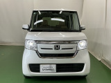 LEDヘッドライトを装備しています。LEDヘッドライトはとても明るく、雨の日や夜間走行も安全・安心です。オートライトコントロール付きで周囲の明るさに応じて自動で点灯・消灯します