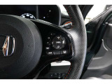 Hondaセンシングの機能のひとつ、アダプティブクルーズコントロール付!アクセルから足を離しても設定したスピードと前車との車間を保ち走行してくれます!車線維持もアシスト☆高速道路で疲労軽減ですね☆
