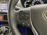 運転中、オーディオの操作をしてて、ハッとしたことはありませんか?ステアリングスイッチは、運転中でもハンドルでオーディオの操作が可能です。安全なドライブをサポートします。