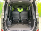 普段のお買い物や通勤、送迎等に十分な荷室スペースを確保しております。セカンドシートを倒すと、大きな荷物の積載も可能です♪