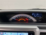 視認性に優れたメーターを採用しており、走行中でも車速や情報が分かりやすく表示されます。運転時の視線移動をむりのない範囲に抑え、快適で安心感のあるドライブをサポートします。