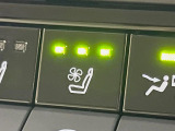 【シートベンチレーション】夏場は涼しい風でお尻や背中の熱やムレを防ぎ、冬はエアコンよりも早く温まってポカポカに!季節を問わず快適に過ごせます。