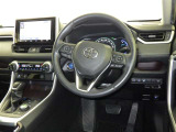 運転席まわりです。 各操作スイッチは使いやすい位置に配置されてます。
