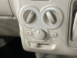 寒い冬も暑い夏も全席に快適な空調を届けてくれる、ダイヤル式エアコンを装備♪
