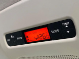 【リアオートエアコン】広い後部座席には必須の機能!風量や温度を自動で調整し前席と同様な車内環境にしてくれるリアオートエアコンを装備。夏の暑さも冬の寒さもストレスなく快適にお過ごしいただけます♪