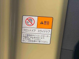 見た目が大事!な外装はぴかっとキレイに磨いており、経年のくすみもよみがえっております。ヘッドライトやドア周辺を磨く際にはマスキングテープを使用して保護しながら丁寧に作業をしております。