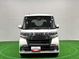 LEDヘッドラン&メッキベゼル付きフォグランプに加えて大型メッキグリルが挑発的なタントカスタムトップエディションが入荷致しました。