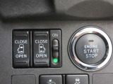 運転席からもスイッチ1つでリヤドアを開閉する事ができます。