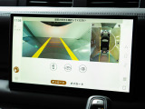【3Dサラウンドカメラ】は狭い場所でも安心して駐車できるようにサポート。タッチスクリーンの表示と音で障害物との距離を確認できます。車幅感覚に慣れていない方や駐車の苦手な方には必見の装備といえます♪