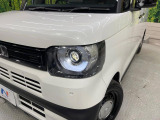 【LEDヘッドライト】悪天候や夜間走行時も良好な視界を確保し安心して運転できる高輝度LEDヘッドライトを装備!点灯速度が早く、消費電力も抑えられています。