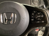 ハンドルにHondaセンシング系のクルーズコントロールやレーンキープアシストなどの操作スイッチが装備されています。ハンドルから手を離さず安全に操作できます。