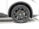 タイヤサイズは(225/50R18)で純正アルミホイールです。