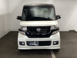 【HID】ディスチャージヘッドライトが装備されています。夜間走行時や雨の日に明るく安全に前方を照らすことが出来ます。対向車からも見えやすいので相手に接近を知らせることも出来ます。