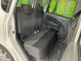 後部座席も気になるようなキズ・汚れやへたり等、大きなダメージはなく、良好な状態です。