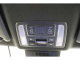 スライドドアの開閉は、ドアハンドルはもちろん運転席からのスイッチ操作でも可能です。お子様の送迎時の乗り降りも一段と楽になります。