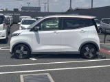 当店は照明・屋根付きスペースございますので雨天時も安心して現車確認が可能です。