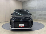 お車購入のポイントとなるフロントマスクです。上質で迫力あるデザインですね☆☆