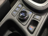【安心の4WD】こちらのお車は4WD車です♪車の4輪全てを動かすことにより、2WD車に比べてすぐれた発進性能を備えております!雪が多い地域の方は4WDの方がより快適な運転をすることが出来ます☆