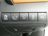 オートマチックハイビームとは、先行車や対向車のライトを認識し、ハイビームとロービームを自動で切り替える機能です。夜道の視界を確保します。詳細は販売店スタッフまでおたずねください。