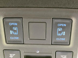 【両側パワースライドドア】スマートキーや運転席のスイッチで後席両側スライドドアの開閉が可能♪電動だから力を入れてドアを開ける必要が無く、小さなお子様でも簡単に開け閉めでき快適です♪