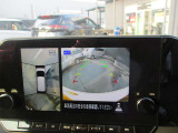 上空から見下ろしているかのように駐車できるアラウンドビューモニター。車庫入れや縦列駐車に役立ちます。