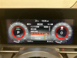 視認性に優れたメーターを採用しており、走行中でも車速や情報が分かりやすく表示されます。運転時の視線移動をむりのない範囲に抑え、快適で安心感のあるドライブをサポートします。