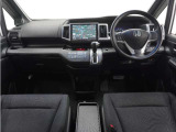 ◆視界広々で非常に運転しやすくロングドライブでも疲れを感じさせないすっきりとまとまったインパネ周りです。