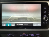 【バックカメラ】運転が苦手な方も車庫入れラクラクです!ギアをリバースに入れれば自動的に切り換わりますので、面倒な操作は不要です♪狭い駐車場もお車を傷つけず安心ですね!